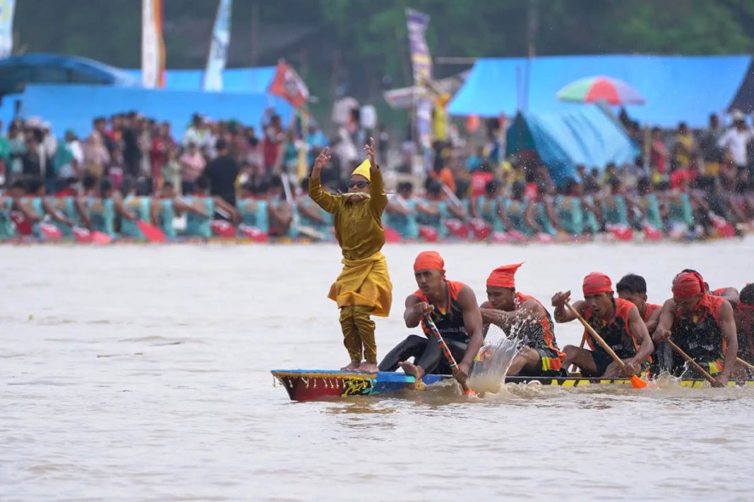 festival pacu jalur sumber gambar dok kemenpar