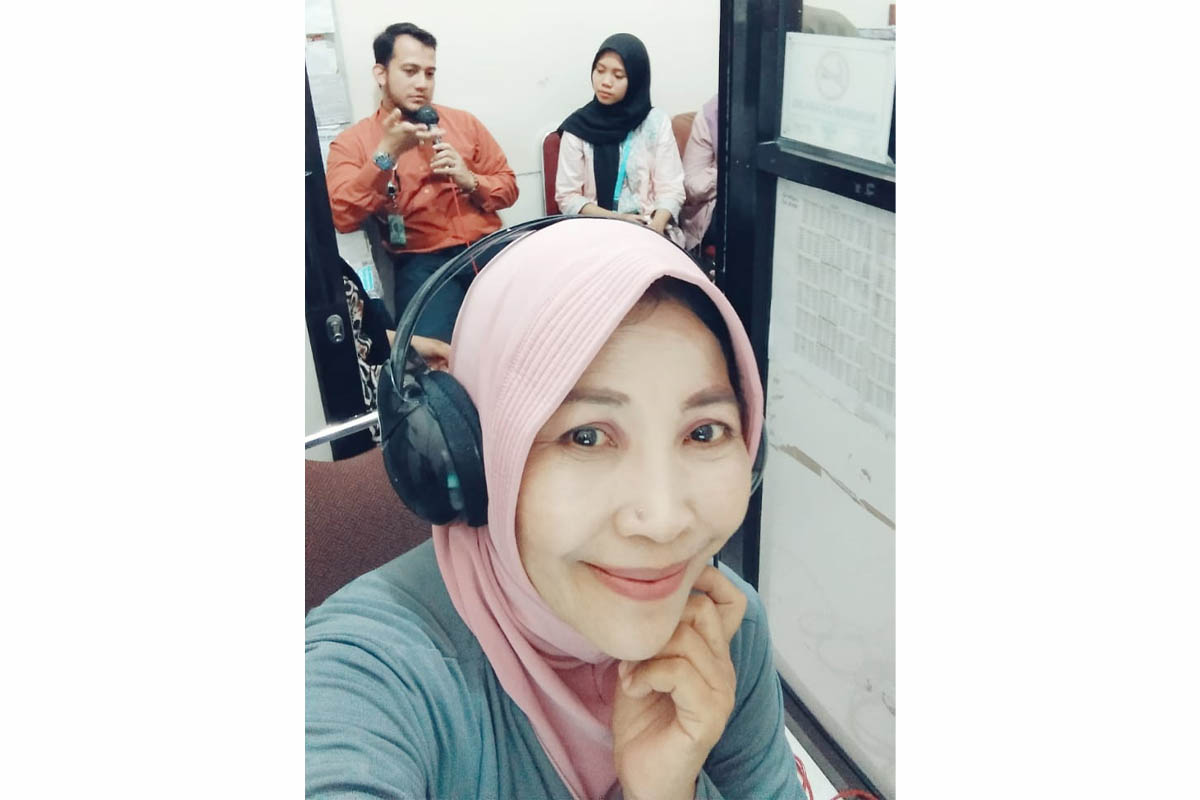 lusi caritas di dalam sidio radio gapura di pasar klewer barat
