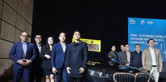 BMW Group Indonesia kembali menegaskan posisinya sebagai pemimpin kendaraan listrik premium di Indonesia dengan menjadi Sustainable Mobility Partner ajang lari kelas dunia Maybank Marathon 2025