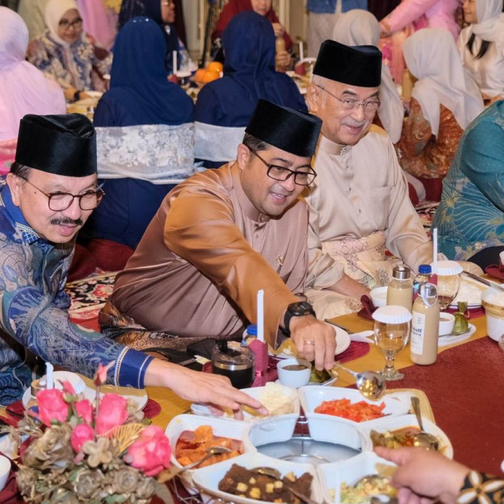 menteri ekraf makan malam di rumah gadang baiturrahmah