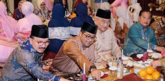 menteri ekraf makan malam di rumah gadang baiturrahmah