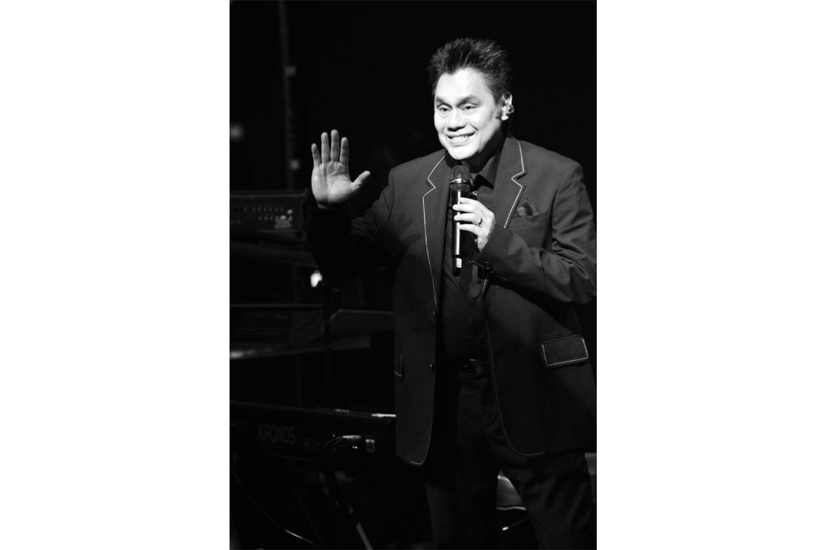 muhammad dwiki dharmawan sastrawidjaya, pemain kibor, penulis lagu,aranjer, produser