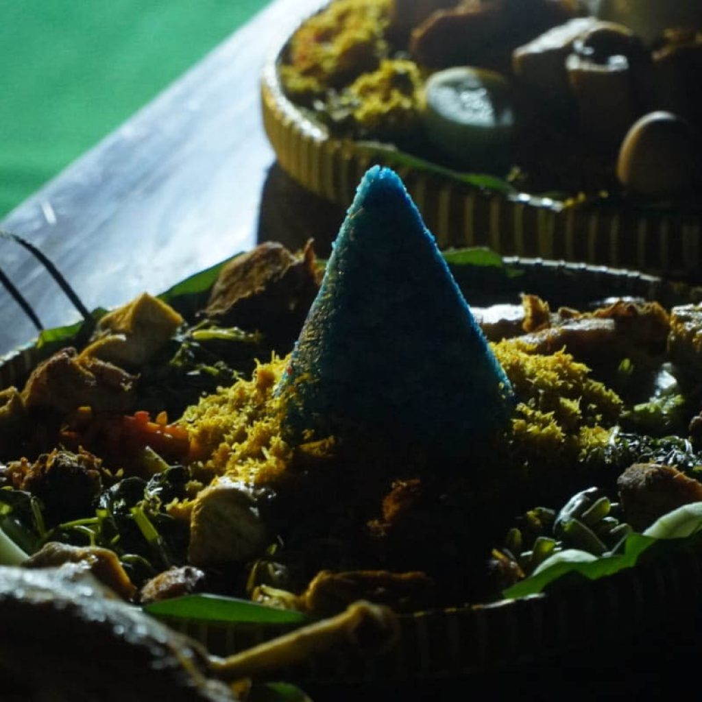 nasi tumpeng