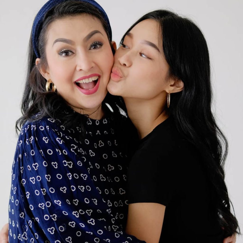 ratna listy dan puterinya leisha yang makin mencuat sebagai model