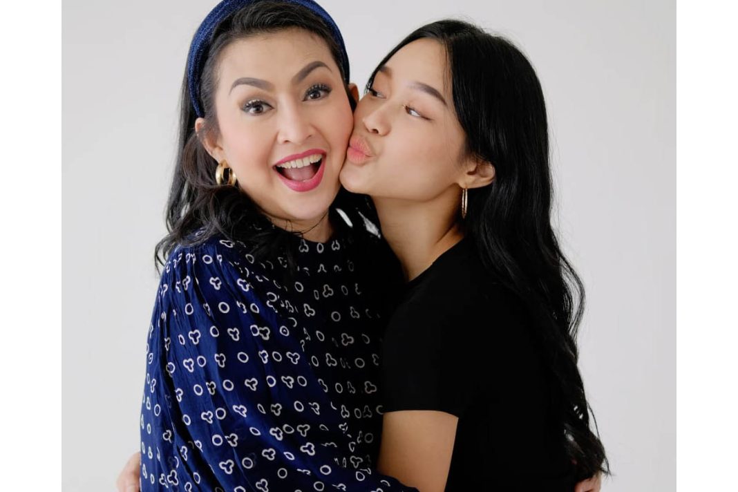 ratna listy dan puterinya leisha yang makin mencuat sebagai model