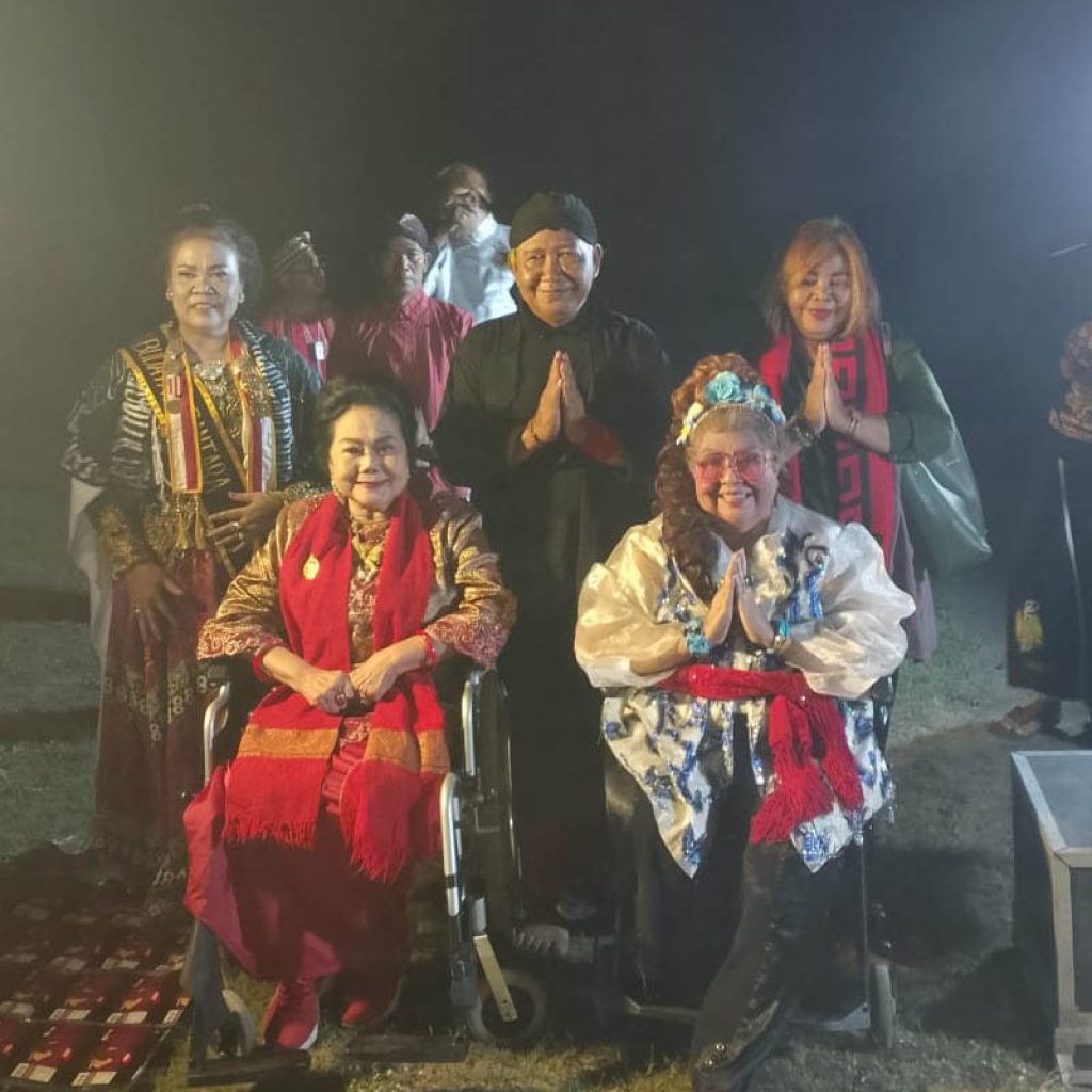 sesepuh anggara kasih, ibu yani saptohudoyo, serta eyang ratih dari dpp fkppa , gde mahesa