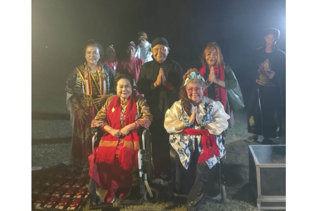 sesepuh anggara kasih, ibu yani saptohudoyo, serta eyang ratih dari dpp fkppa , gde mahesa