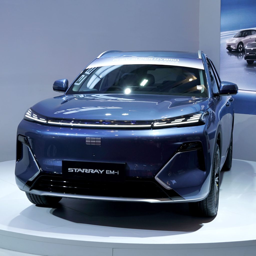starray em i tampil modern dengan two luxury through lights di depan dan belakang