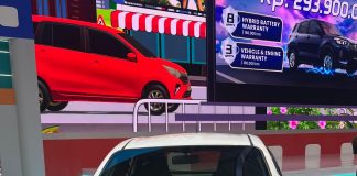 tampilan depan ayla retro future shine in style yang bisa dilihat di booth daihatsu giias 2025