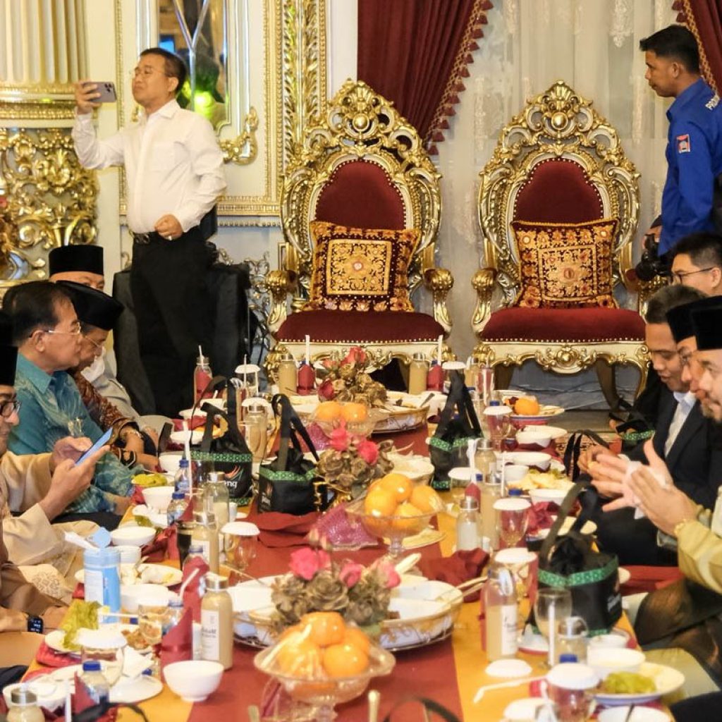 tradisi makan bajamba dalam budaya minangkabau