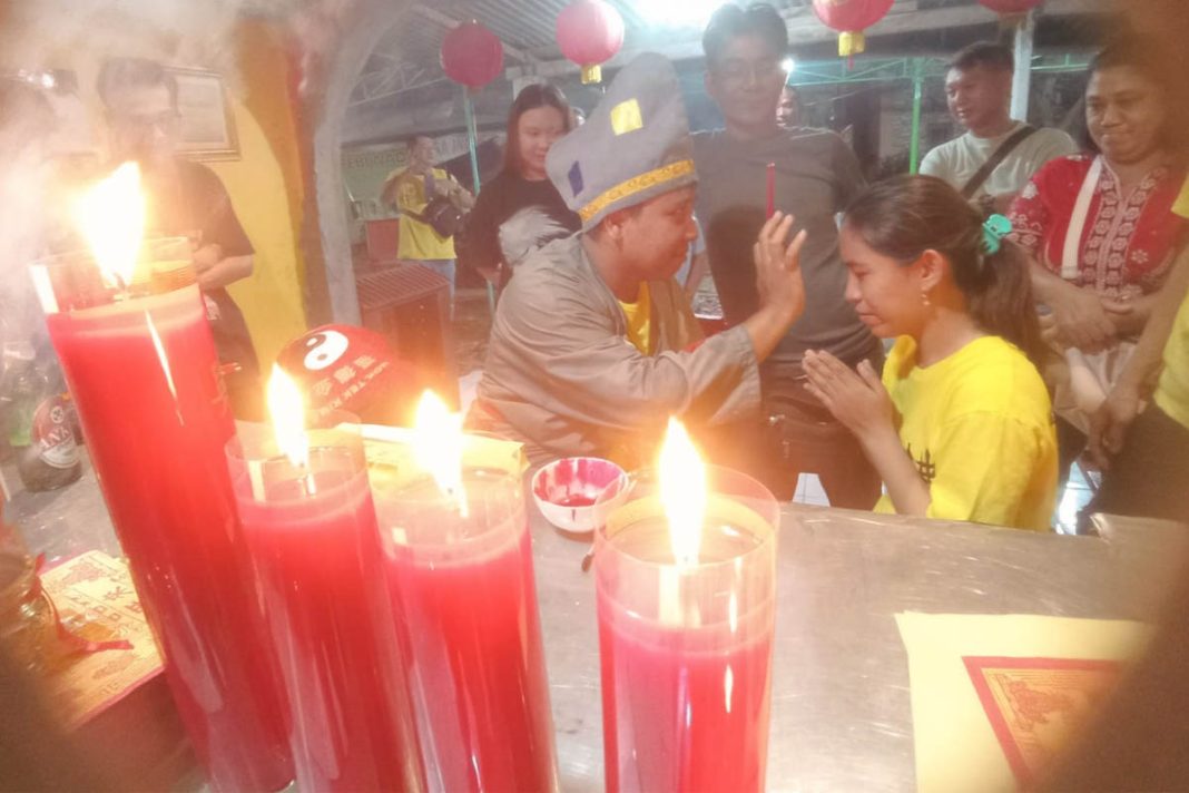 umat dan pengunjung dari berbagai daerah hadir meramaikan perayaan spiritual