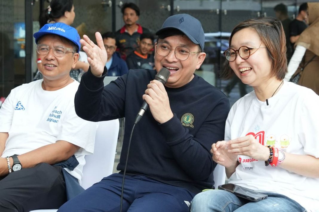 wamen ekraf irene ditemani staf khusus presiden bidang ekonomi kreatif yovie widianto