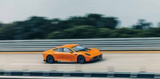 Aksi Kecepatan AMG GT XX – Uji Rekor Michelin