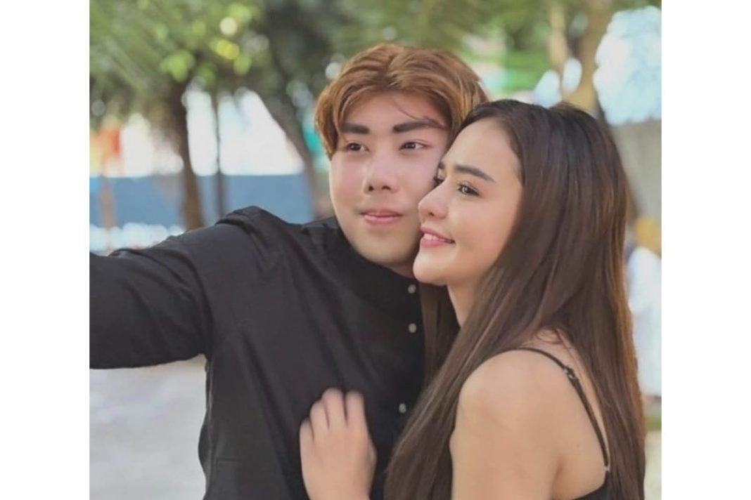 foto resmi menunjukan mereka pacaran