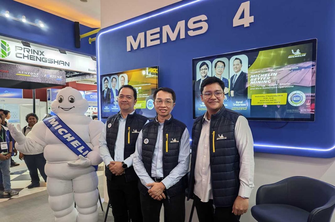 Pressconf Michelin di IEE 2025, Ki-Ka : Genta Tardiontoro ( Key Account Manager), Ichayut Kanittasoonton (Presiden Direktur PT Michelin Indonesia), Marcel Tirtodarmono (Customer Engineering)