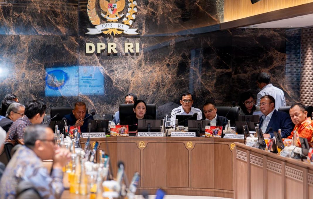 puan maharan memimpin sidang