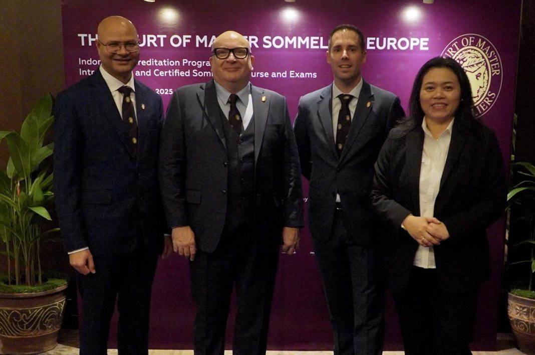 Ronan Sayburn (CEO CMS Europe), Kamal Malik (Master Sommelier pertama dari India), dan Yohann Jousselin (Master Sommelier asal Prancis yang kini berbasis di Hong Kong) bersma Kertawidyawati, Wine Educator sekaligus Founder Widya’s World of Wine dan Jaddi Academy