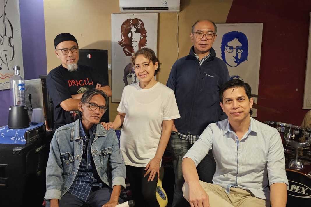 discus saat latihan dengan formasi tidak lengkap