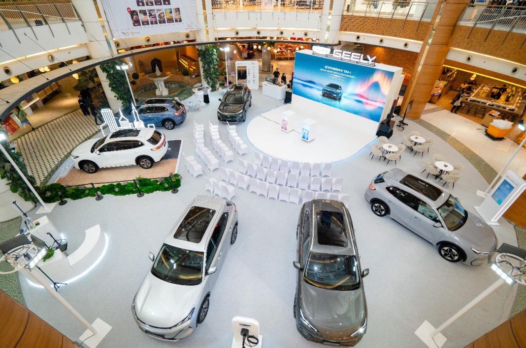 Geely Starray EM-i dapat ditemukan di pameran dan sesi test drive Geely di Summarecon Mall Serpong, yang berlangsung pada 29 Oktober hingga 2 November 2025.
