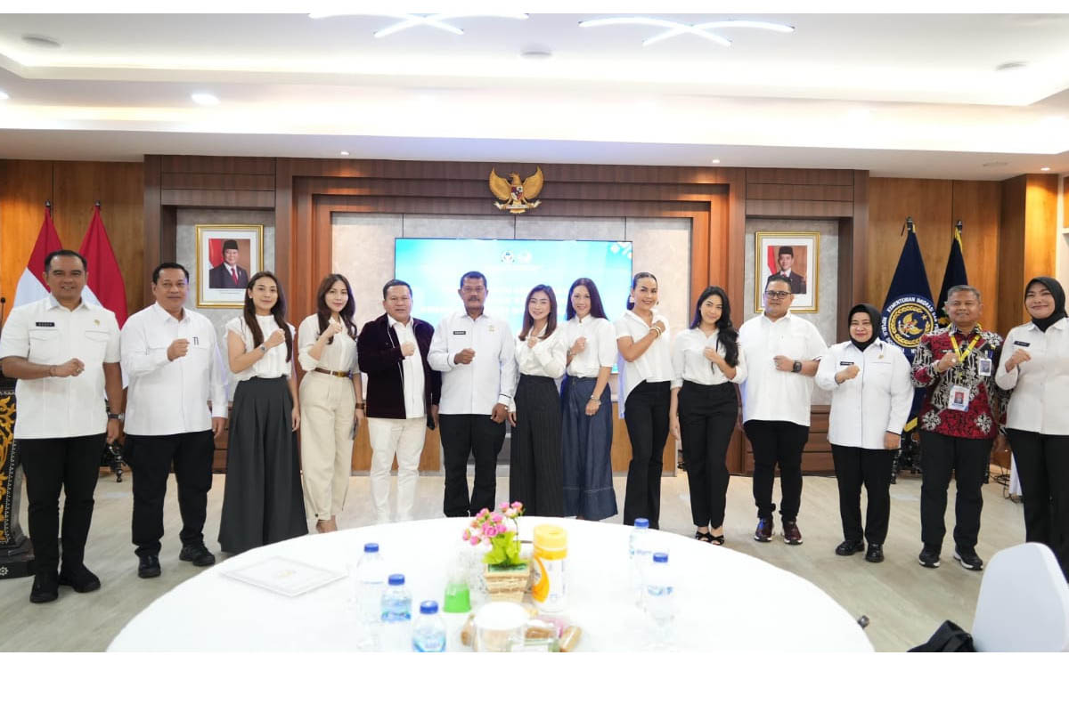 isambut hangat oleh kepala lapas kelas ii a tangerang, dr. triana agustin, beserta jajaran dan warga binaan.