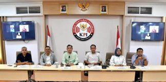 komisi penyiaran indonesia kpi) menjatuhkan sanksi penghentian sementara pada program siaran xpose uncensored trans7.