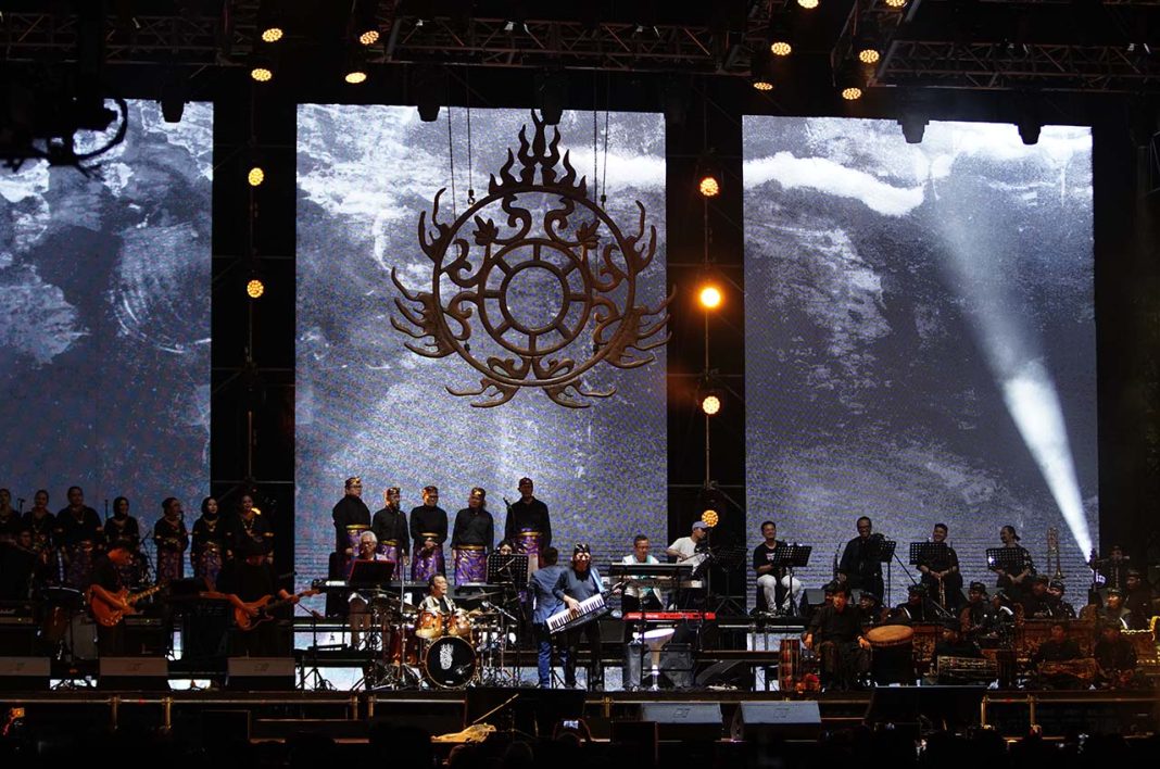 penampilan guruh gipsy di synchronize fest 2025