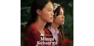 poster film mimpi keluarg sempurna