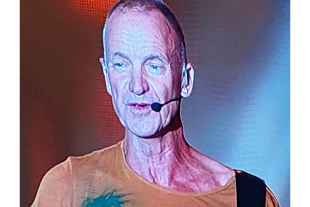 sting, yang sudah 73 tahun itu, tetap tampil terhitung prima.