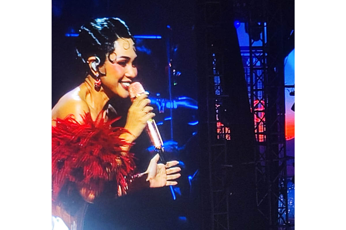 andien tampil cantik dan elegan