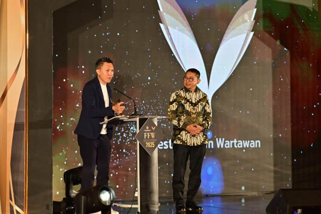 fadli zon di tengah acara malam puncak festival film wartawan