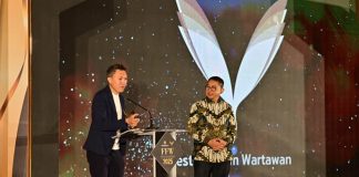 fadli zon di tengah acara malam puncak festival film wartawan