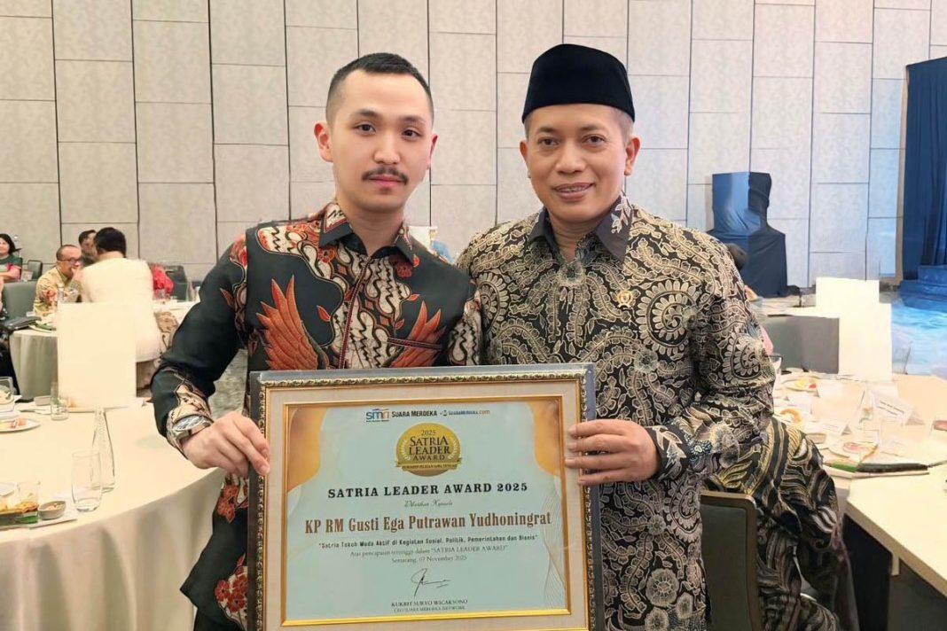 gusti ega putrawan bersama menteri koperasi ferry juliantono