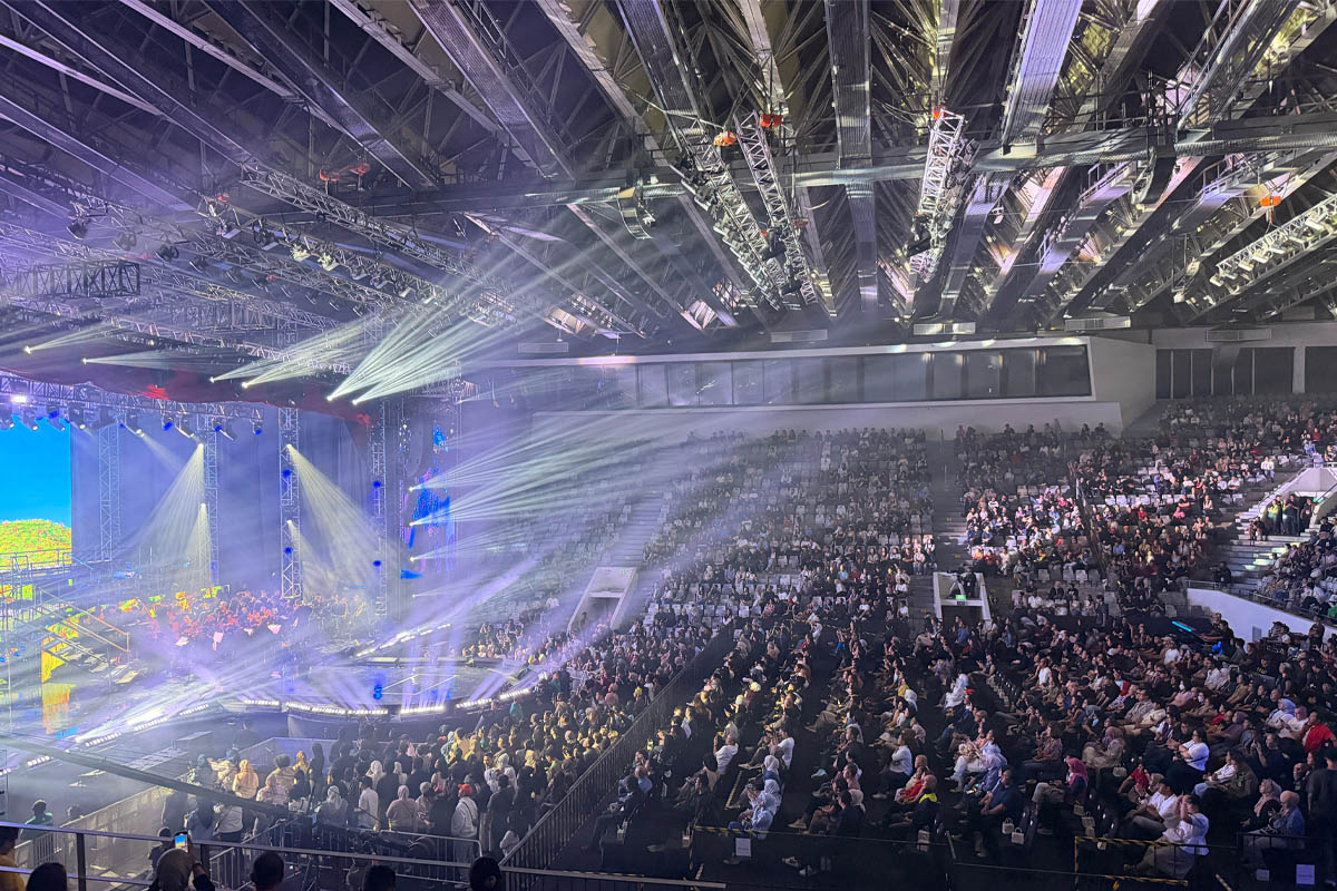 tata cahaya yang memukau dalam konser suarasmara