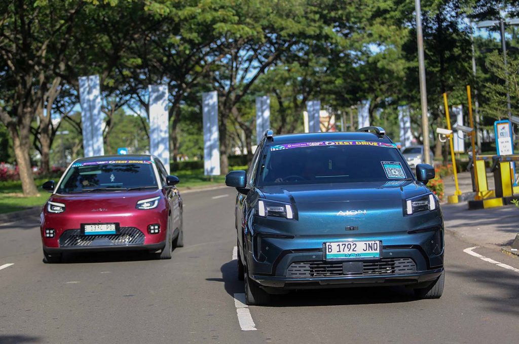 aion v dan aion ut melaju di arena test drive