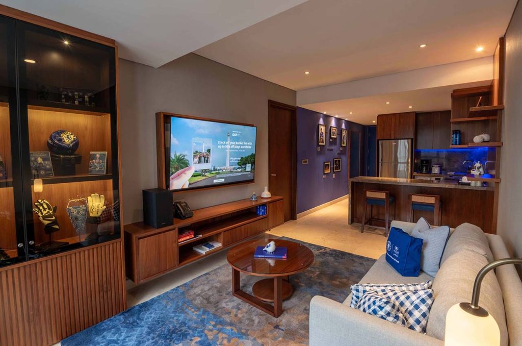 Ascott secara resmi meluncurkan suite hotel bertema Chelsea pertama di Asia di dua properti mereka di Jakarta, Ascott Sudirman Jakarta dan Citadines Sudirman Jakarta. The Legend Suite di Ascott Sudirman Jakarta diresmikan oleh Gary Cahill, mantan pemain tim nasional Inggris sekaligus kapten klub Chelsea, pada Sabtu, 29 November. Suite ini menghadirkan esensi cerita Chelsea, mulai dari para pemain hebat hingga pertandingan ikonik, dengan sentuhan akhir berupa jersey yang baru saja ditandatangani oleh Gary, yang dipajang sebagai bagian dari peresmian suite tersebut.