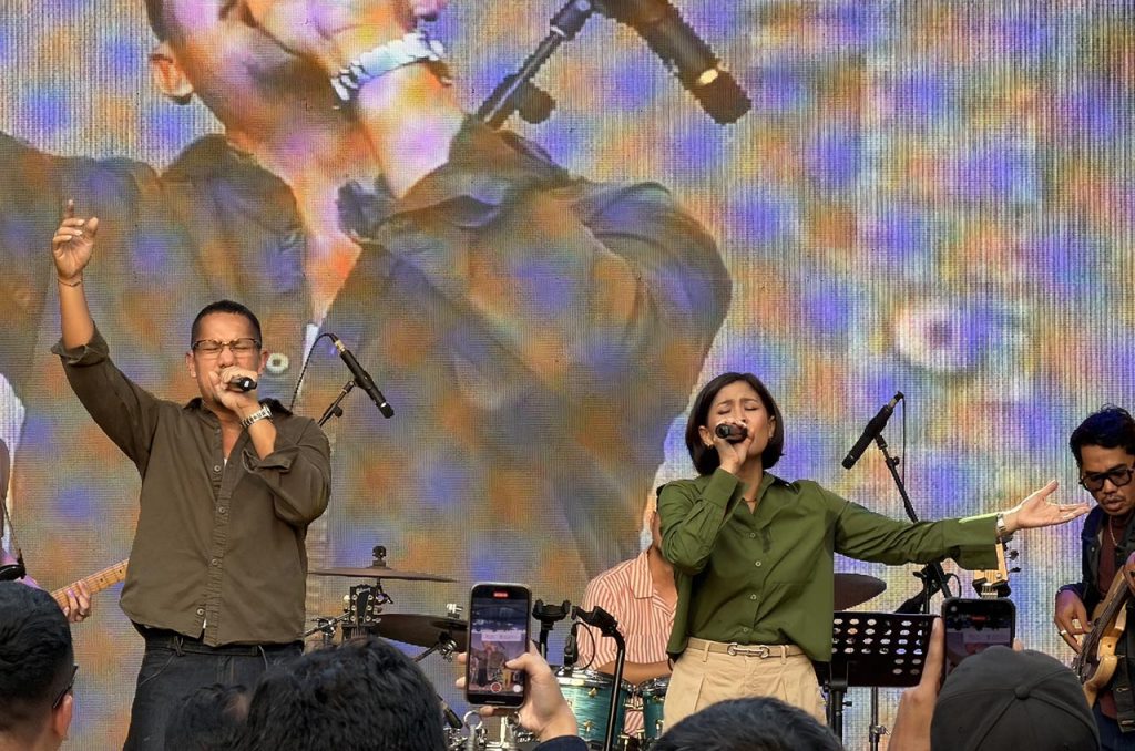 Maliq & D’Essentials