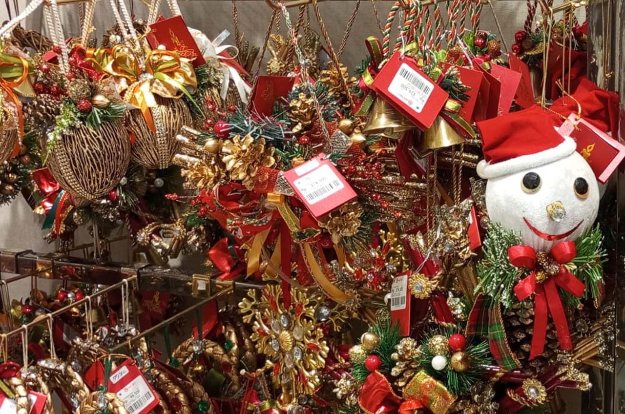 penjualan pernak pernik natal 02