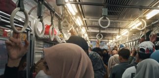 Stasiun Manggarai Padat Penumpang Saat Libur Natal 2025 dan Tahun Baru 2026
