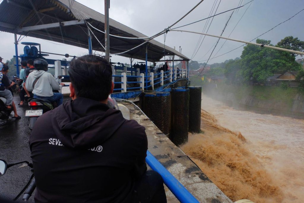 debit air bendungan katulampa bogor 02