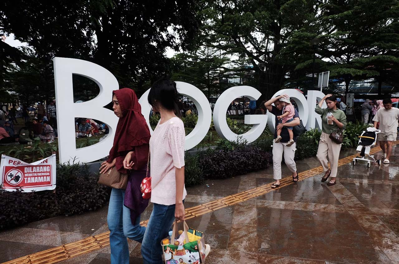 stasiun bogor dipadati ribuan penumpang wisatawan keluarga 03