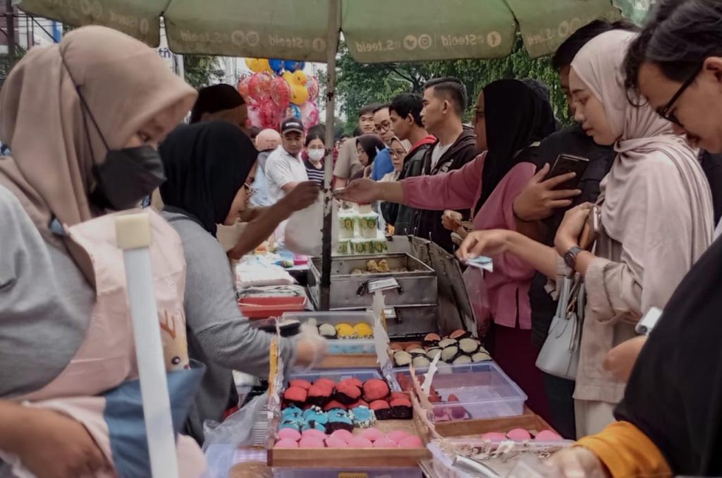 jalan panjang kebon jeruk jadi tujuan utama berburu takjil 04