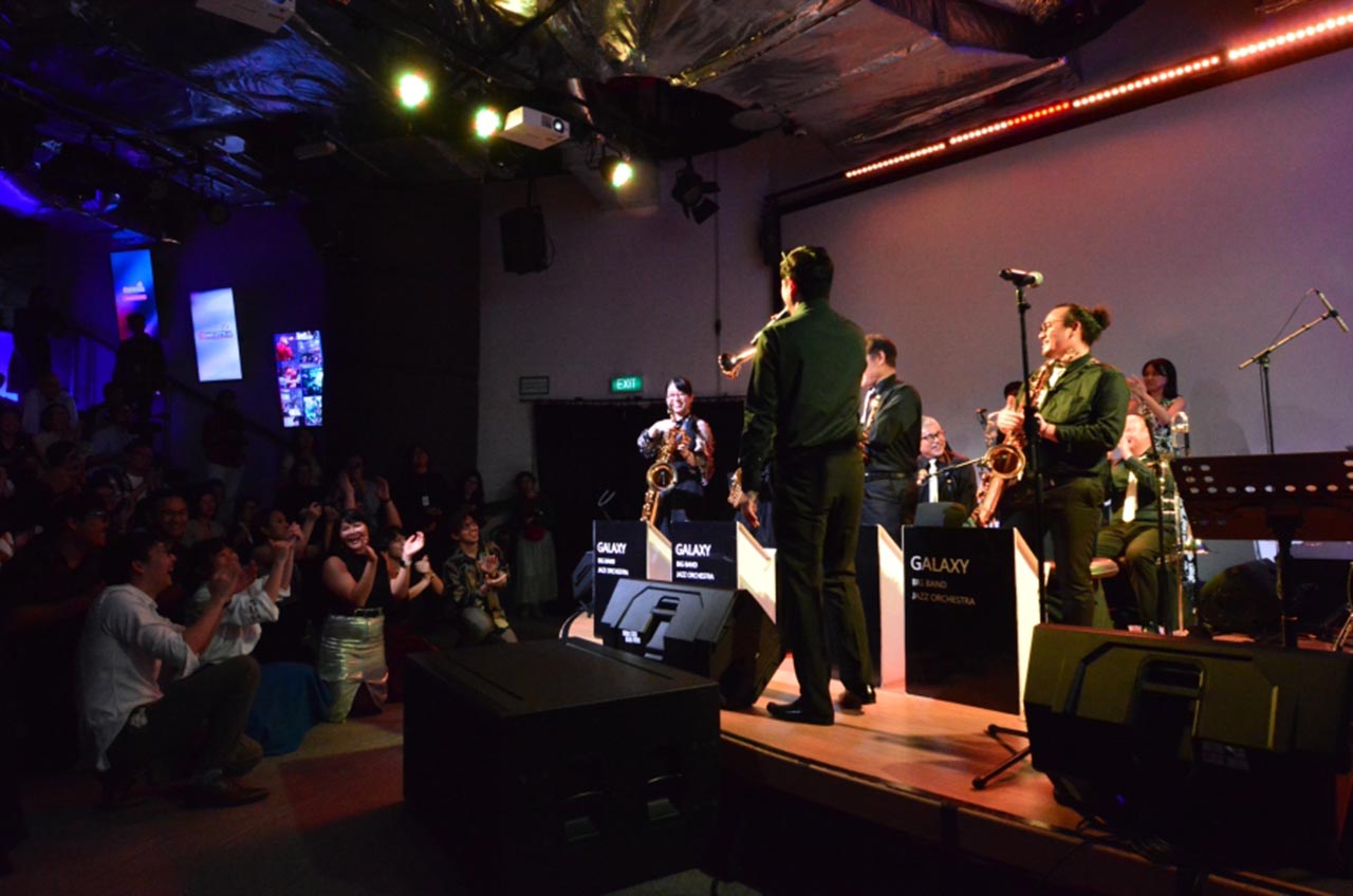 the audience and galaxy bigband