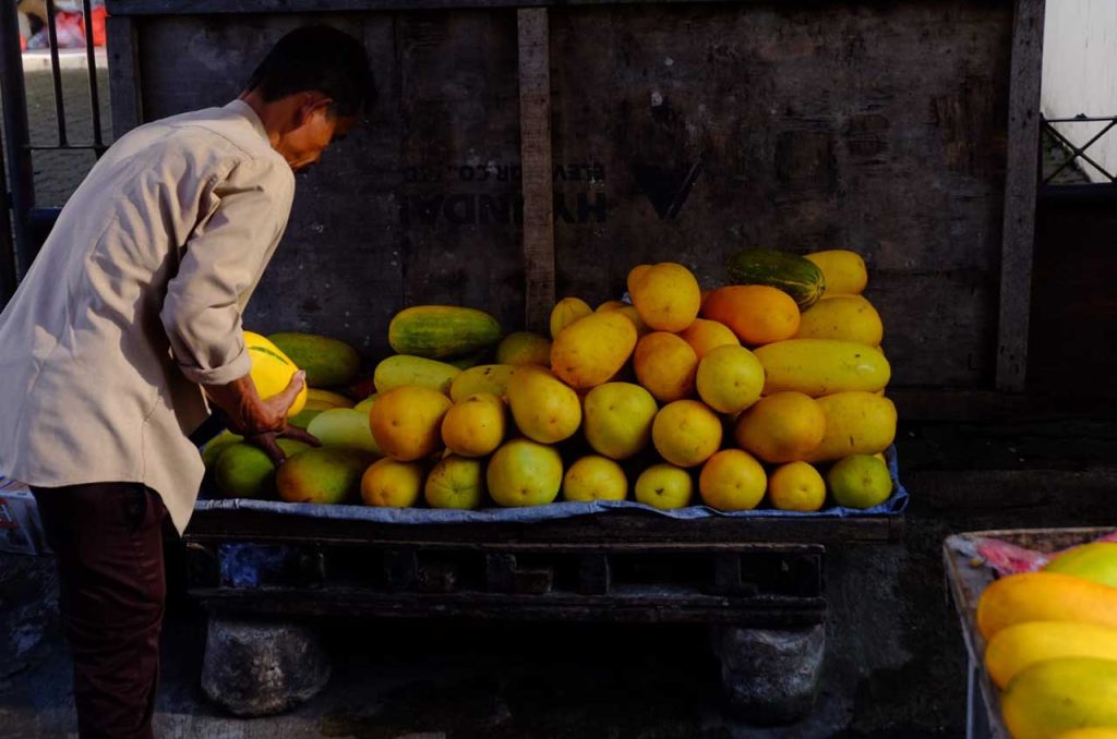 timun suri, buah favorit berbuka yang diburu saat ramadhan 1447 h 02