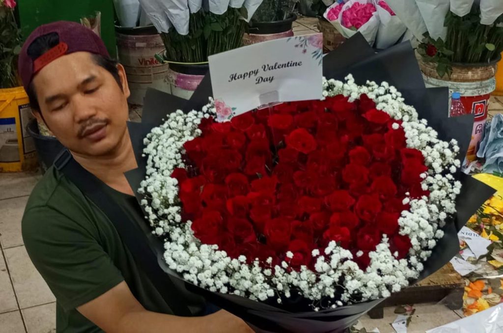 valentine 2026 dongkrak penjualan mawar di rawa belong 03