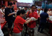Vihara Dharma Bakti Petak Sembilan Bagikan Menu Buka Puasa
