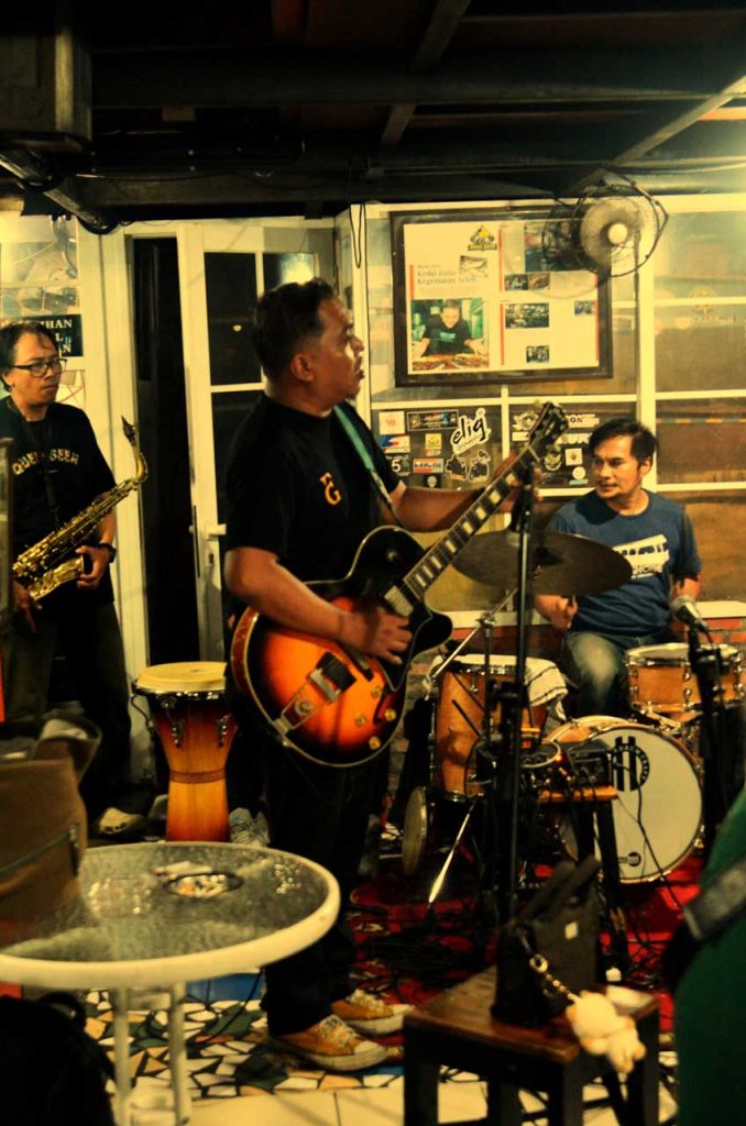 kongko cadillac dan inang noorsaid, sutur ruang jazz session