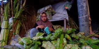 Penjualan Kulit Ketupat di Pasar Palmerah Meningkat Jelang Idul Fitri 2026