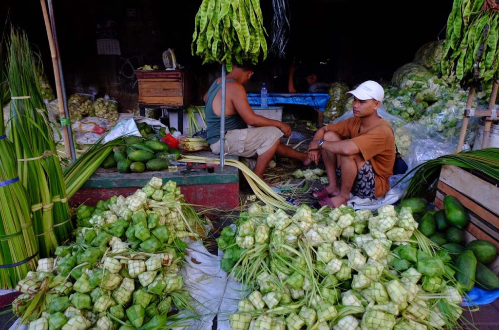Penjualan Kulit Ketupat di Pasar Palmerah Meningkat Jelang Idul Fitri 2026
