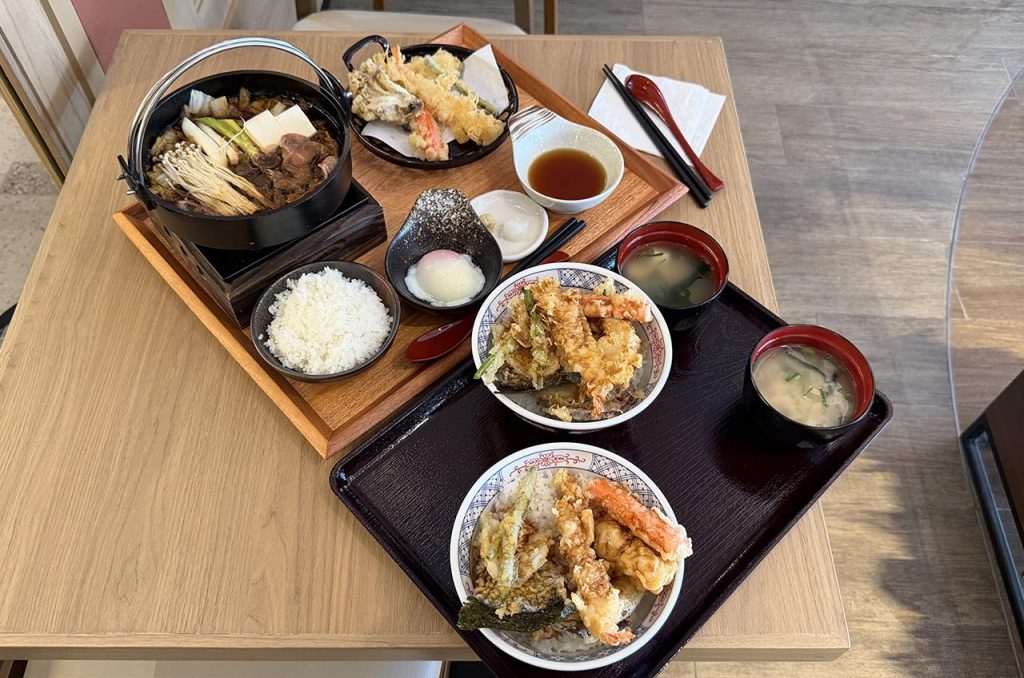 Beberapa Set Hidangan Makanan di Tenya Tempura tendon