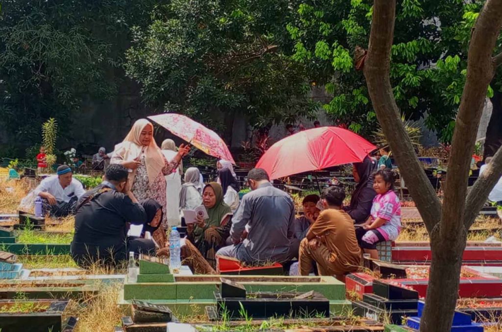 Tradisi Ziarah Makam Warnai Idul Fitri 1447 H
